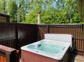 Birch Lodge 21 with Hot Tub